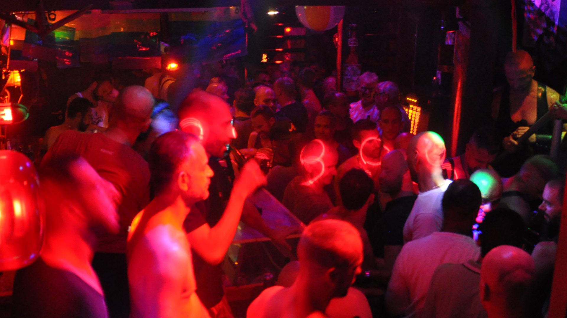 Amsterdam gay bars with dark rooms